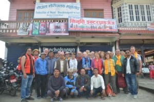 Gruppenfoto vor dem Bürogebäude der Federation of Nepal Bekkeepers