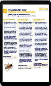 Tablet mit Checkliste für Imker zum Start ins Bienenjahr